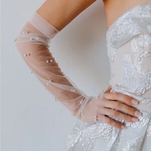 Untamed Petals Palm Beach Gloves